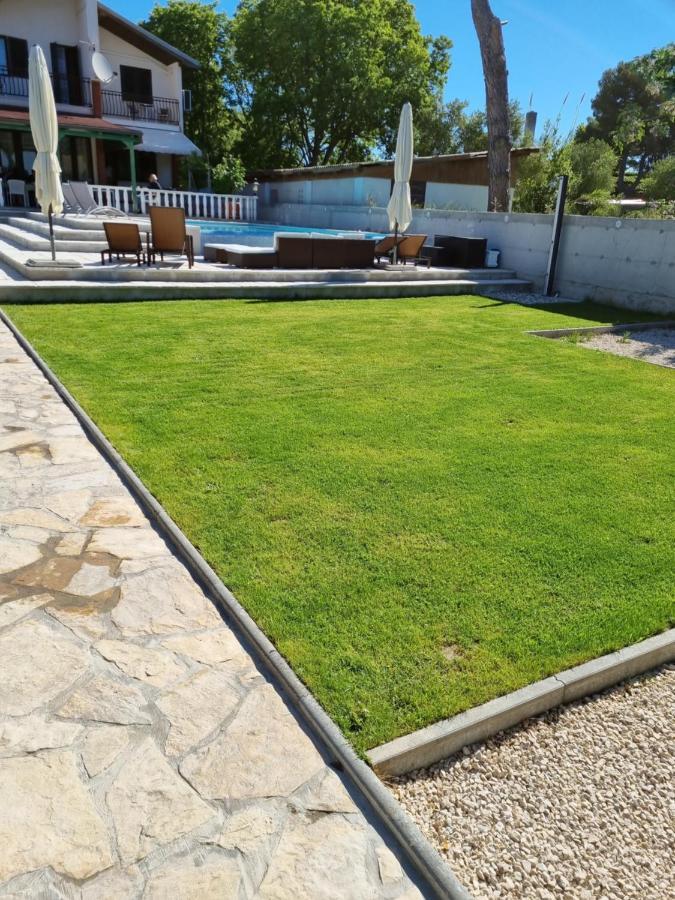 Villa Lukas Sukosan Bagian luar foto